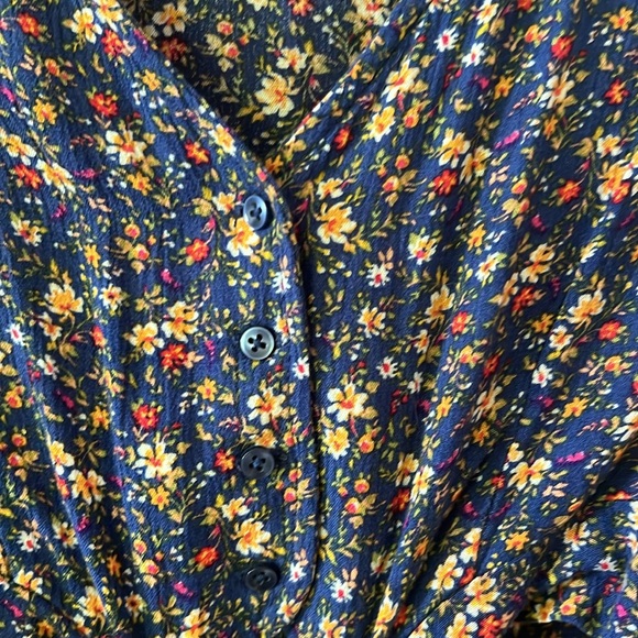 American Eagle Button Front Floral Crop Top - Picture 3 of 3